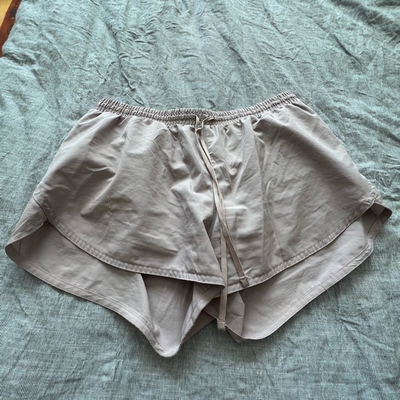3/$10 🏷️ Old Navy running shorts - Picture 3 of 8